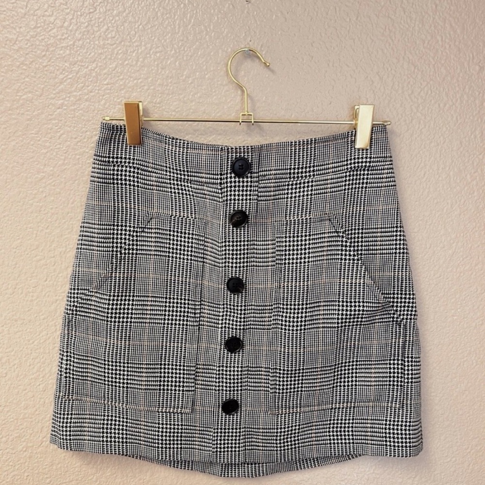 Veronica Beard Black & White Glen Plaid Button-Front Mini Skirt